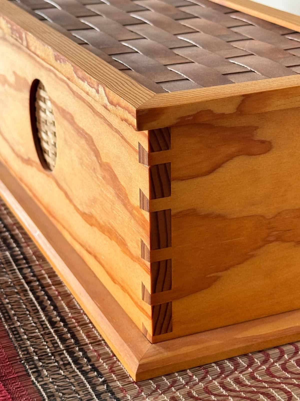 Woven box from the side in pine and cherry.